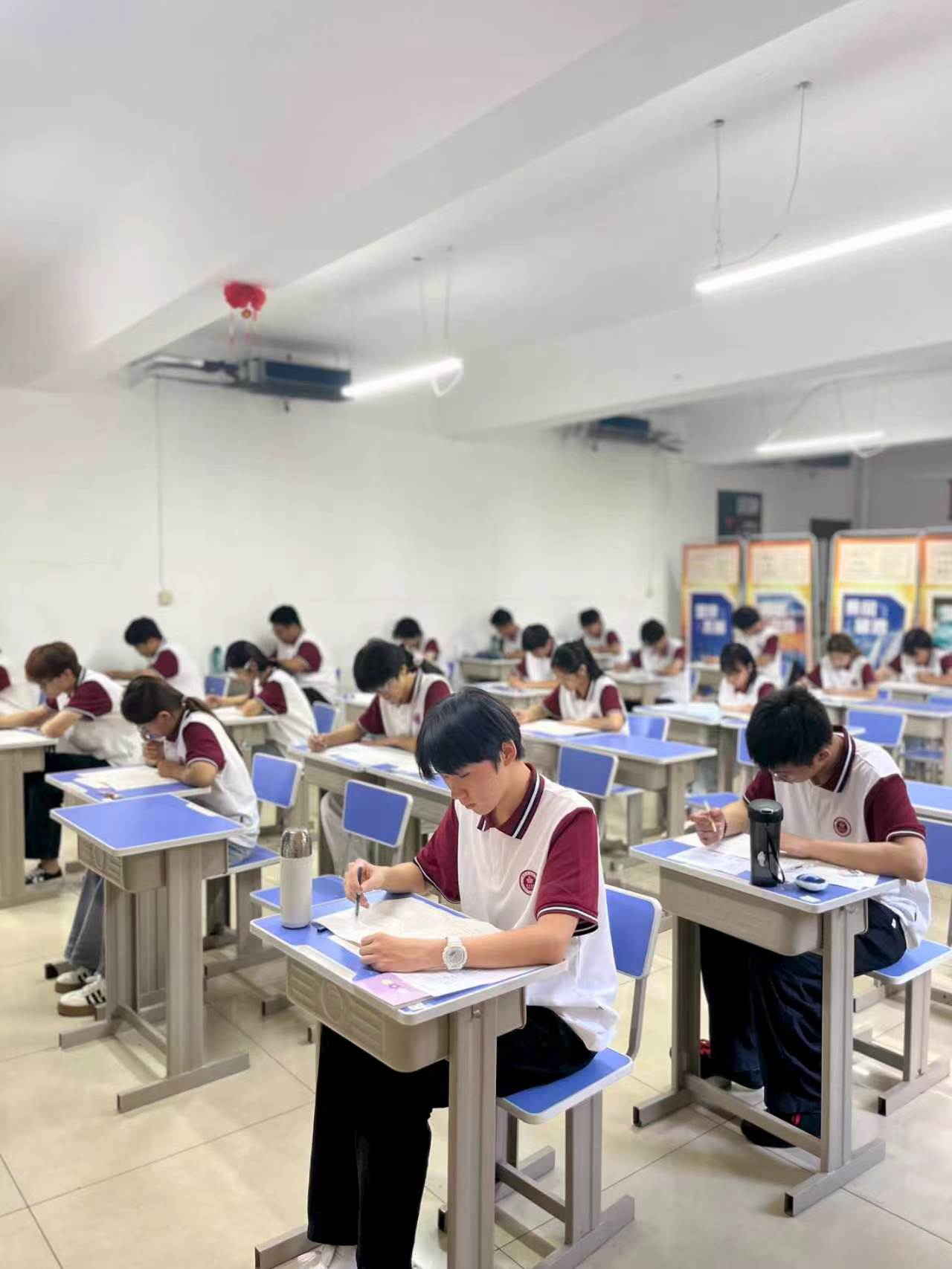 秉承精英中学教学管理理念